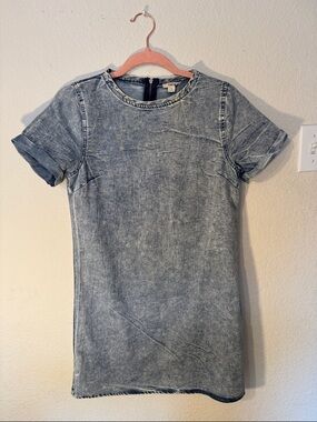 Timing Washed Blue Denim-Style Top